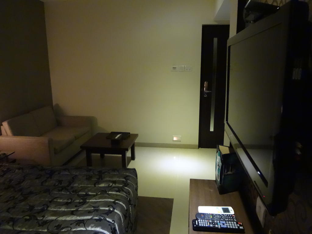 Hotel Capitol Thane Bagian luar foto