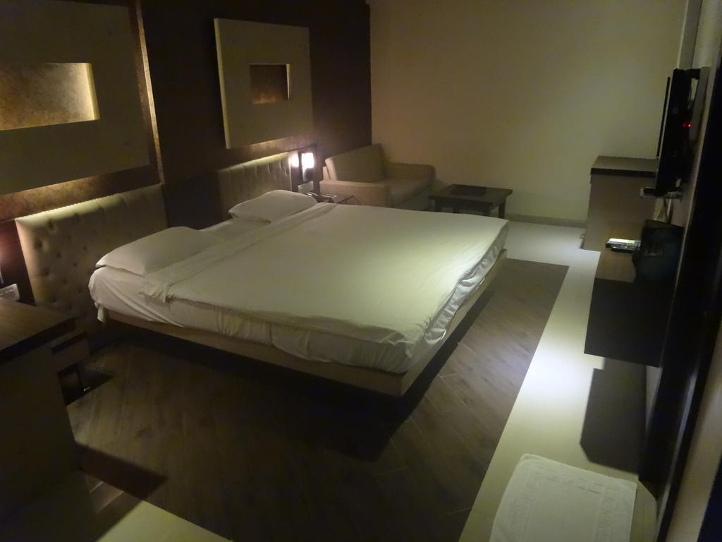 Hotel Capitol Thane Ruang foto