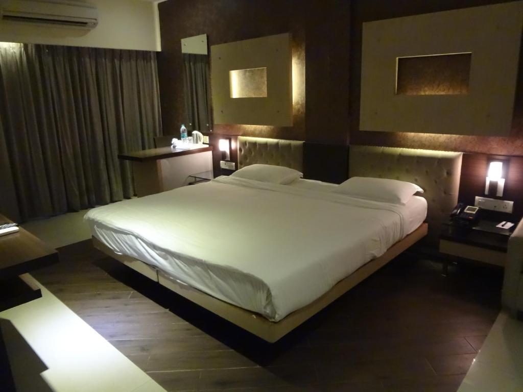 Hotel Capitol Thane Ruang foto