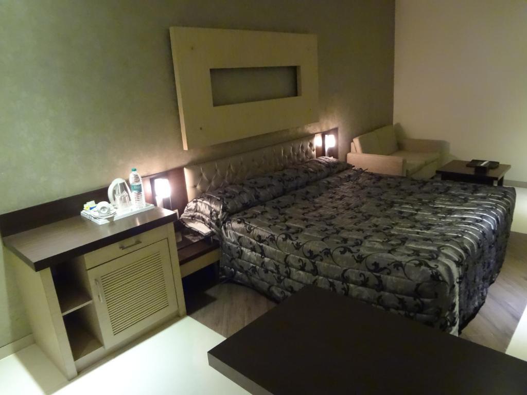 Hotel Capitol Thane Ruang foto