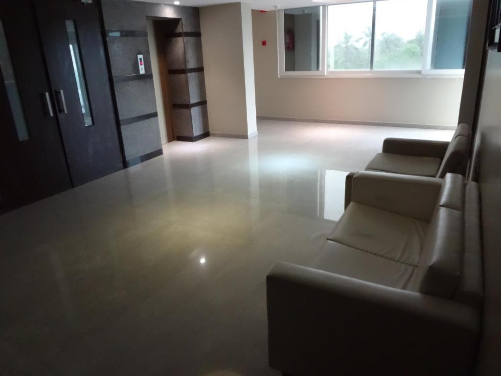 Hotel Capitol Thane Bagian luar foto