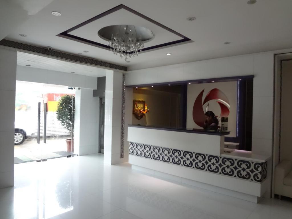 Hotel Capitol Thane Bagian luar foto