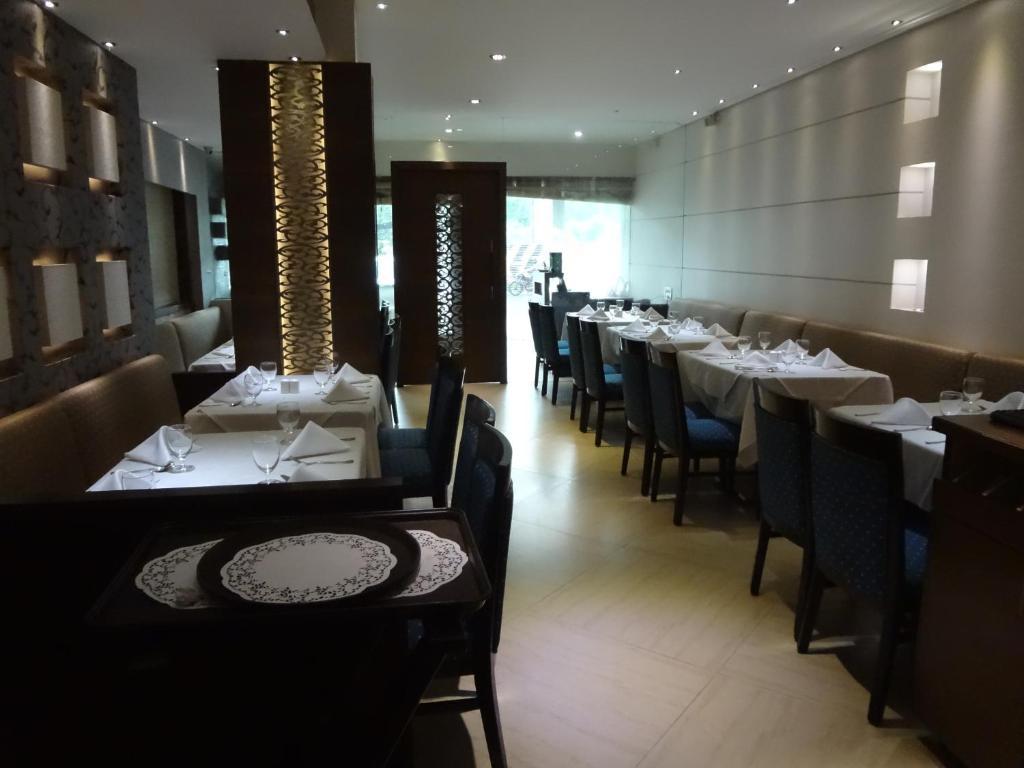 Hotel Capitol Thane Bagian luar foto