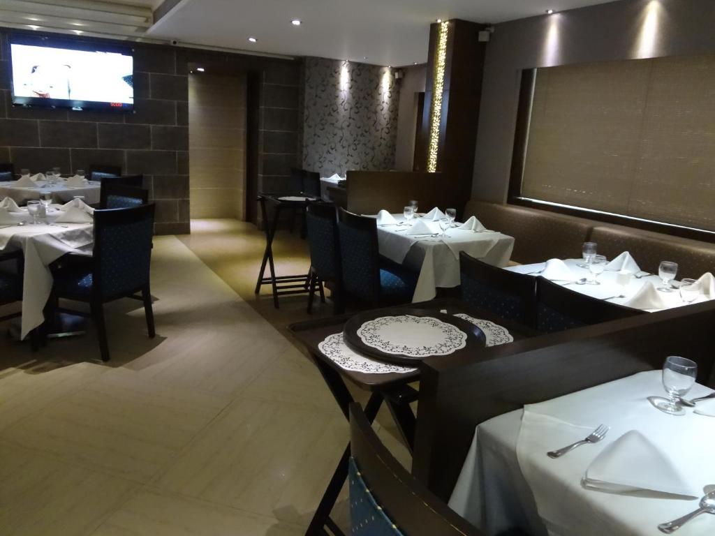 Hotel Capitol Thane Bagian luar foto