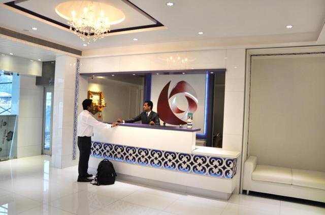 Hotel Capitol Thane Bagian luar foto