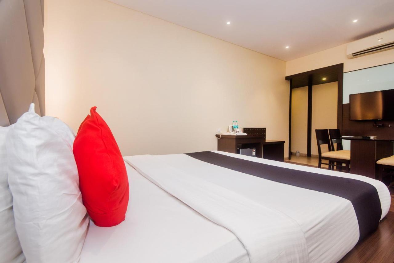 Hotel Capitol Thane Bagian luar foto