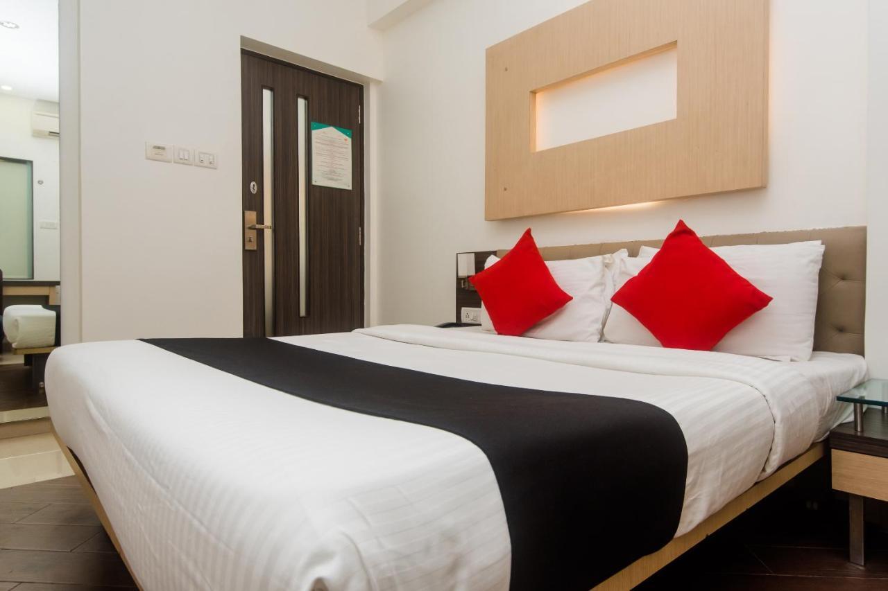 Hotel Capitol Thane Bagian luar foto