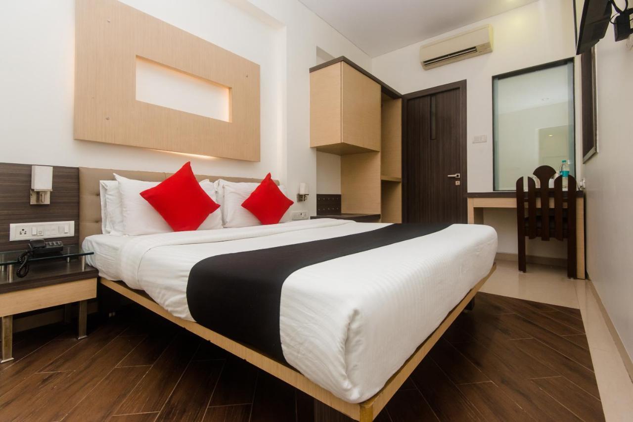 Hotel Capitol Thane Bagian luar foto