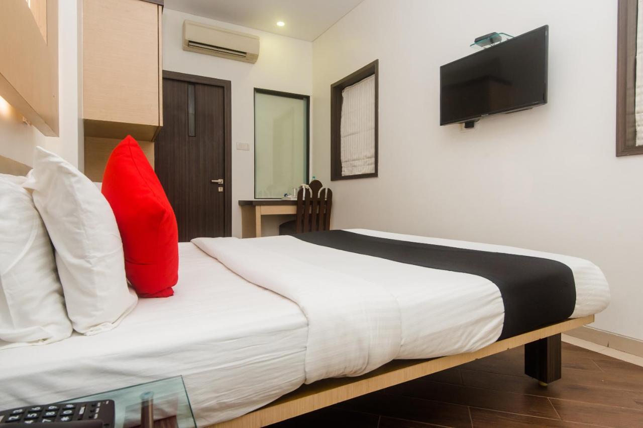 Hotel Capitol Thane Bagian luar foto