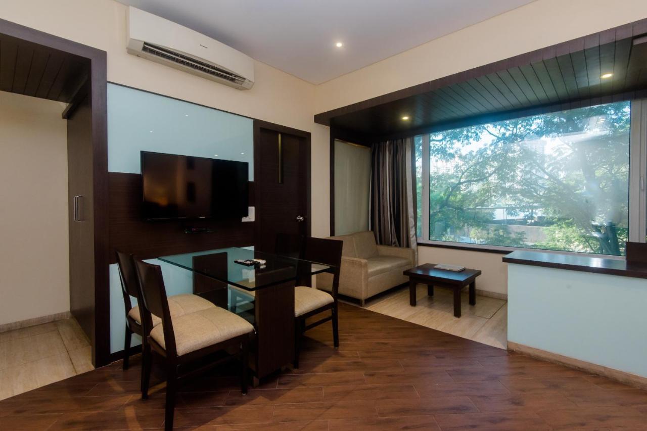 Hotel Capitol Thane Bagian luar foto