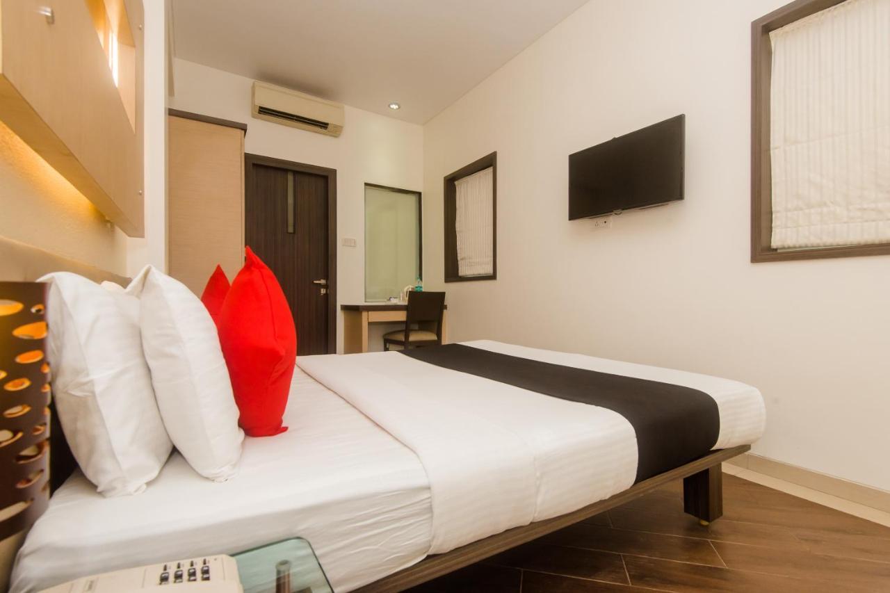 Hotel Capitol Thane Bagian luar foto