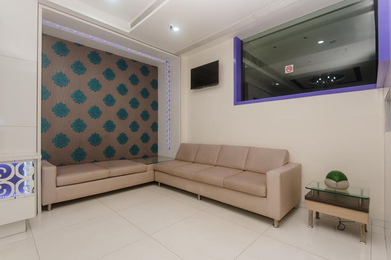 Hotel Capitol Thane Bagian luar foto