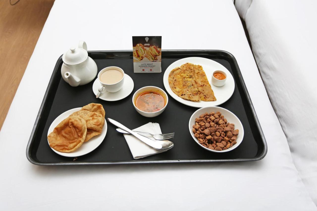 Hotel Capitol Thane Bagian luar foto
